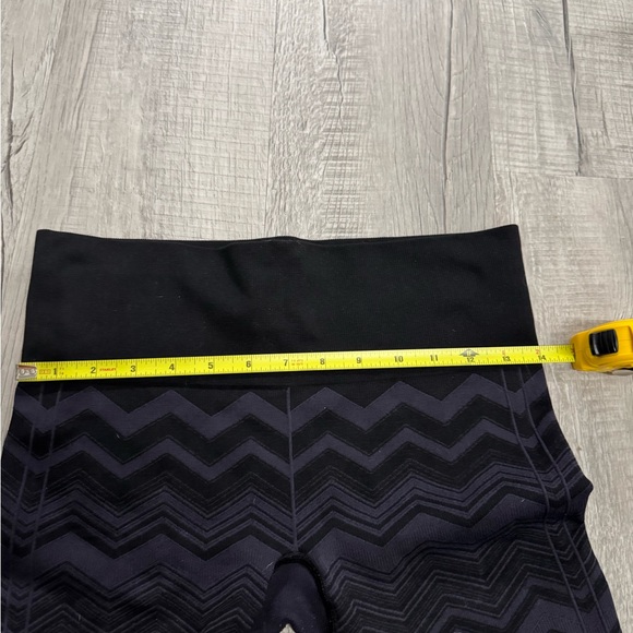 Lululemon Women's Legging Gray Black Chevron Ribbed Compression Stretch - Picture 9 of 11